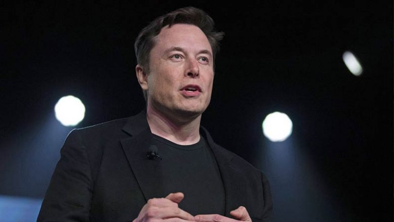 Elon Musk bën thirrje që ta “fshini Facebook-un” – sepse është “i çalë”