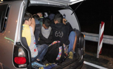 MPB: Arrestohet një kontrabandist i emigrantëve në Negotinë