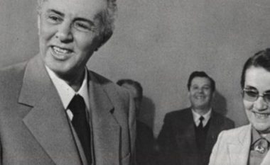Enver Hoxha në Byro (1979): Majlinda Gjodede e lë në bisht të urës Brixhit Bardonë!