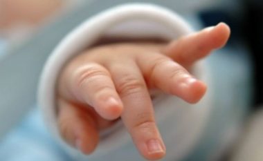 Vdekja e lehonës 24 vjeçare, drejtori i Klinikës së Neonatologjisë thotë se gjendja e foshnjës është stabile