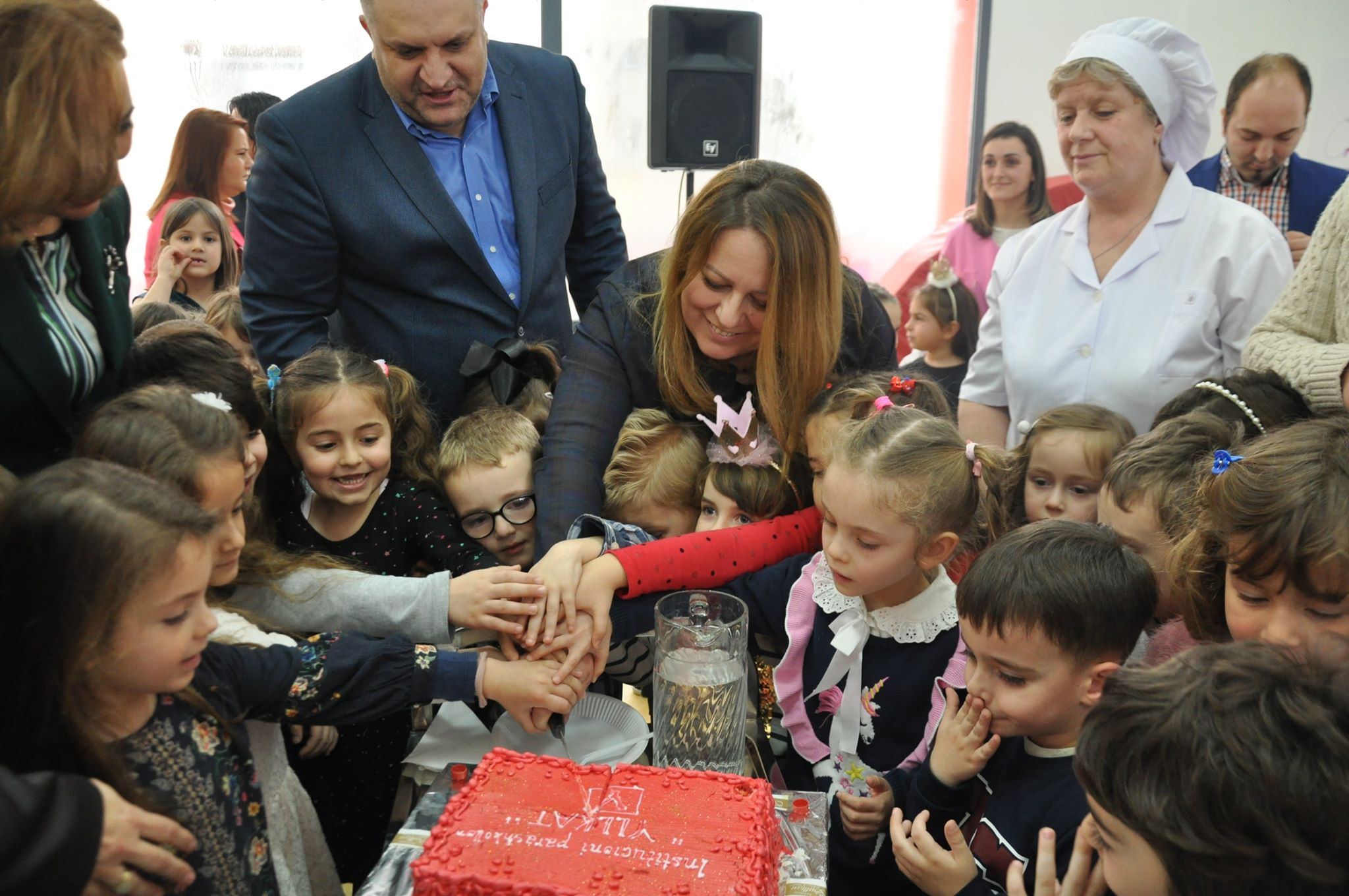 Ministrja Bajrami mori pjesë në përurimin e objektit të ri të çerdhes “Yllkat” në Prishtinë