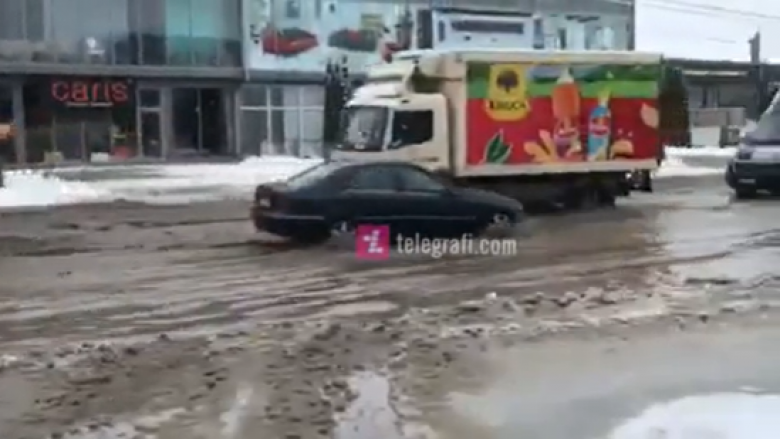 Magjistralja Ferizaj-Prishtinë vërshohet nga uji