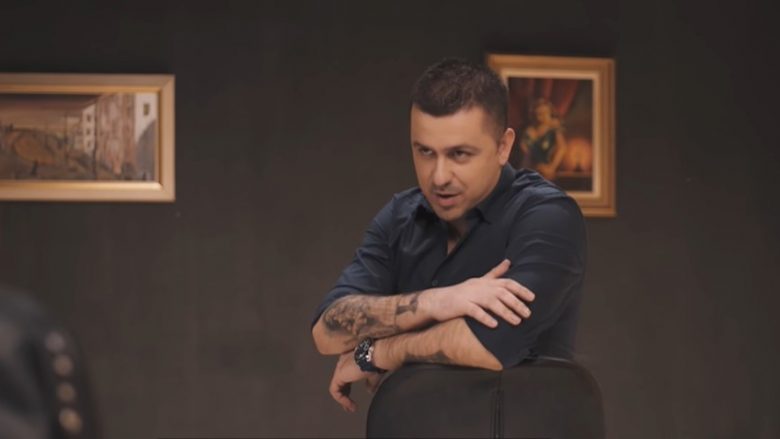 Genc Prelvukaj publikon këngën e re “Eskorta”, iu këndon femrave të sponsorizuara