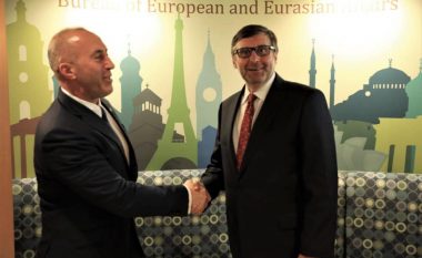 Haradinaj me Palmer: Taksa të hiqet pasi të njihet shteti i Kosovës nga Serbia