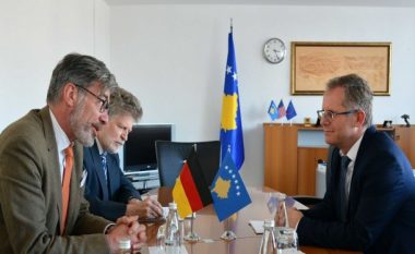 Ministri Bislimi takim njohës me ambasadorin gjerman Heldt