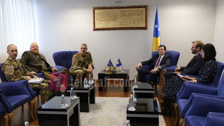 Kurti e komandanti i KFOR-it flasin për sigurinë dhe dialogun Kosovë-Serbi