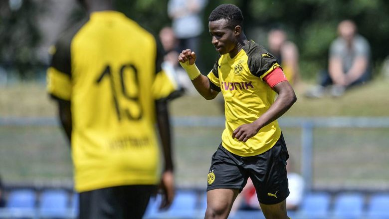 Gjermania e bind sensacionin Youssoufa Moukoko të luaj për Kombëtaren, 15-vjeçari do të grumbullohet me U19