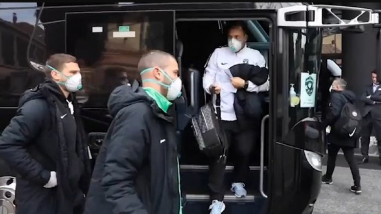 Lojtarët e Ludogoretsit arrijnë të maskuar në Itali shkaku i coronavirusit para ndeshjes me Interin