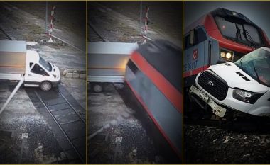 Shoferi turk injoroi dritat paralajmëruese dhe pengesën – momenti kur treni godet “dhe merr me vete” kamionin