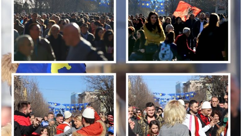 Me flamuj dhe valle, pamje që tregojnë si po festohet 12-vjetori i pavarësisë në Prishtinë
