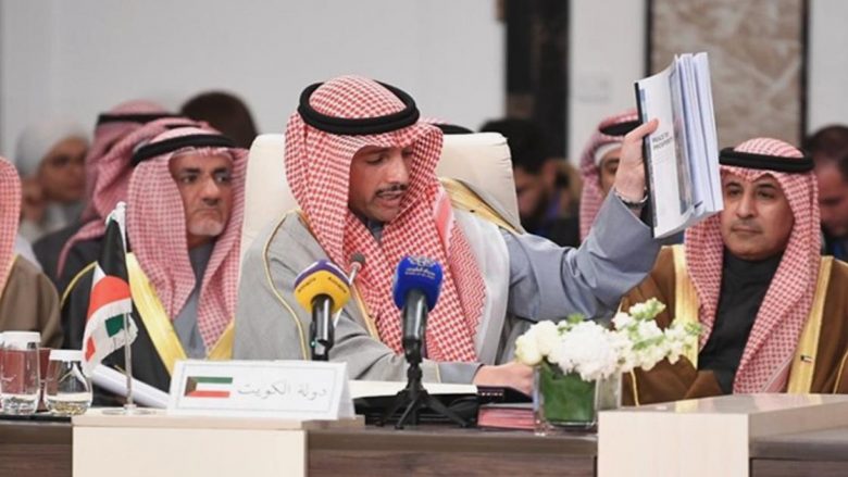 Kryeparlamentari i Kuvajtit hedh në kosh mbeturinash “Planin e Paqes në Lindjen e Mesme” të presidentit Trump
