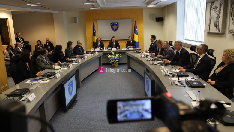 Qeveria miraton nismën që i lejon qytetarëve të Kosovës dhe Bosnjës udhëtimin vetëm me letërnjoftime