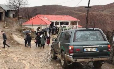 Vdes nëna dhe dy fëmijët në Bulqizë pas helmimit, mjekët shpëtojnë fëmijën e tretë të familjes