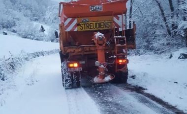Pas reshjeve të borës, rrugët në Gjilan janë të kalueshme
