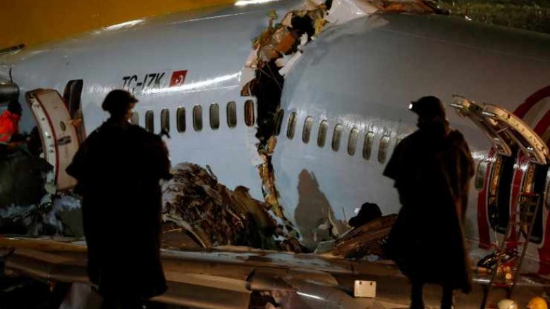 Mbi 100 të lënduar, pasi aeroplani ‘rrëshqiti jashtë pistës, u nda dhe shpërtheu në flakë’ në aeroportin e Stambollit