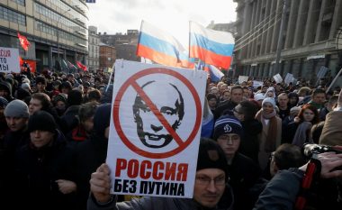 Protestuesit në rrugët e Moskës kërkojnë një Rusi pa Putinin