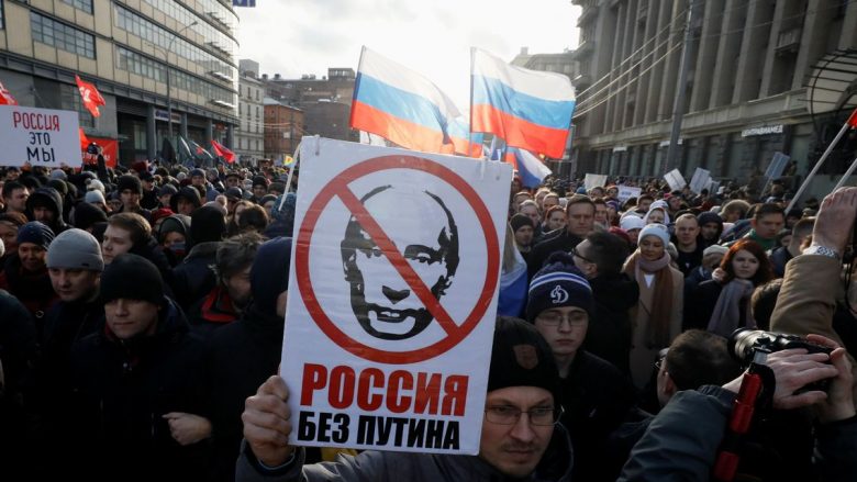 Protestuesit në rrugët e Moskës kërkojnë një Rusi pa Putinin