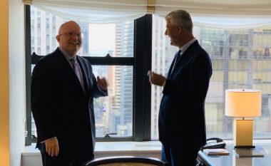 Thaçi takohet me ndihmës-sekretarin amerikan, konfirmon përkushtimin për arritjen e marrëveshjes përfundimtare të njohjes me Serbinë