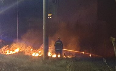 Zjarr pranë shkollës fillore “Pavarësia” në Lagjen e Spitalit në Prishtinë