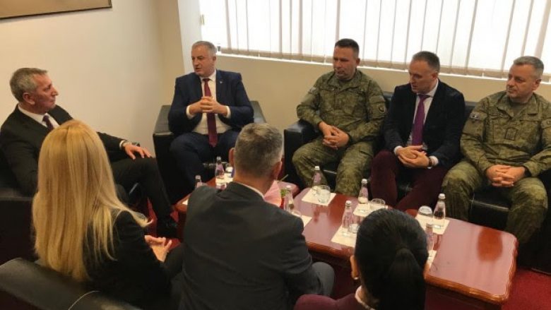 Anton Quni merr detyrën e ministrit të Mbrojtjes, fton Berishën të jetë këshilltar i tij politik