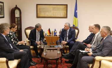 ​Pritet të arrihet marrëveshja për njohjen e patentë-shoferëve nga Kosova në Gjermania