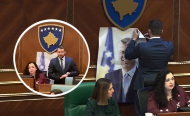 Deputeti i PDK-së tregon pse e vendosi fotografinë e Presidentit Thaçi në Kuvend