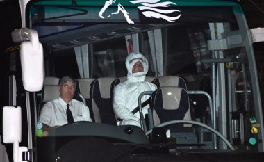 Kompania shpjegon pse shoferët nuk kishin veshur “pajisje mbrojtëse”, derisa po transportonin 83 të dyshuar me coronavirus