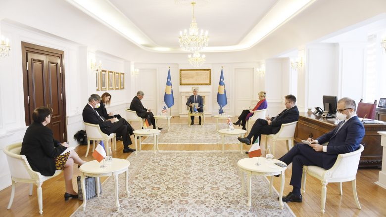 Thaçi takon ambasadorët e Quint-it dhe të BE-së: Kosova ka nevojë për një qeveri gjithëpërfshirëse, që do të sjellë stabilitet dhe unitet  