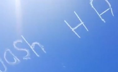 Mbishkrim interesant në qiell mbi Sydney, aeroplani “shkruan” një paralajmërim: Pastroni duart