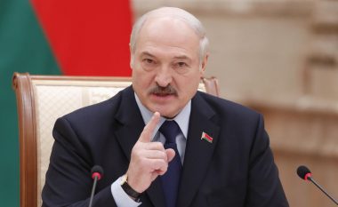 Presidenti i Bjellorusisë ka një propozim të çuditshëm se si duhet luftuar coronavirusi: Shkoni në fshatra, punoni tokën me traktorë