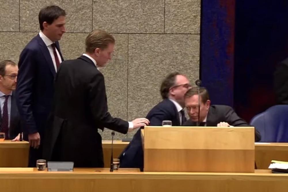Derisa po debatonin për coronavirusin, ministri holandez i Shëndetësisë humb vetëdijen për pak sekonda në Parlament: Jam alivanosur nga lodhja
