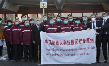 Pasi që në Kinë nuk është raportuar as edhe një rast i ri me coronavirus, mjekët e tyre nisen për në Itali për të ndihmuar kolegët e tyre