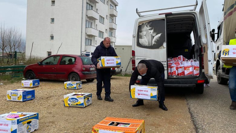 “Jetima e Ballkanit” ndajnë 50 pako ushqimore për familjet e banesave të banimit social në Drenas