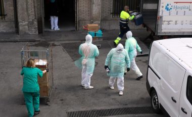 Jeta në Madrid në kohën kur pandemia po kulmon, historia e të riut që po frikësohet se numri i të vdekurve mund të shkojë në 10 mijë