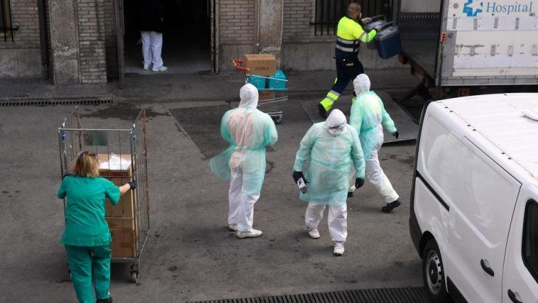 Jeta në Madrid në kohën kur pandemia po kulmon, historia e të riut që po frikësohet se numri i të vdekurve mund të shkojë në 10 mijë