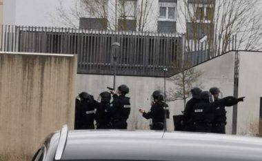 Pengmarrje në Francë, burri rrëmben gruan shtatzënë dhe pesë fëmijët – arrestohet nga policia