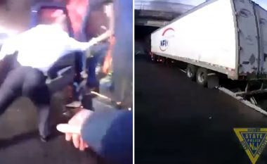 Përplaset me kamion në autostradë, policët amerikanë shpëtojnë shoferin pak sekonda pa shpërthyer mjeti