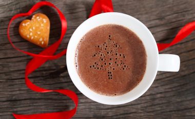 Çokollatë e shijshme e ngrohtë: Pije e ngrohtë pa qumësht dhe pa sheqer