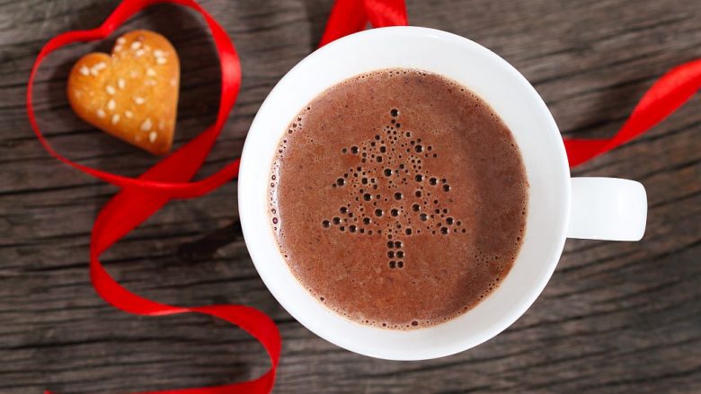 Çokollatë e shijshme e ngrohtë: Pije e ngrohtë pa qumësht dhe pa sheqer