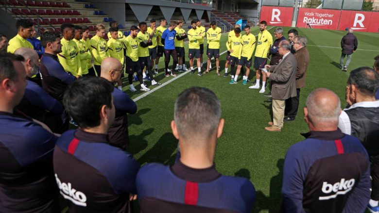 Barcelona shqyrton mundësinë, lojtarëve tu ndërpriten pagat për të paktën një muaj