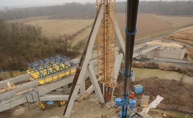 Inxhinierët austriakë zbulojnë “urën e së ardhmes” – që ‘hapet dhe mbyllet’ sikur një ombrellë