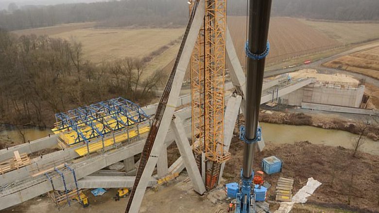 Inxhinierët austriakë zbulojnë “urën e së ardhmes” – që ‘hapet dhe mbyllet’ sikur një ombrellë