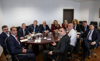 AAK ende pa qëndrim nëse do ta përkrahë kërkesën e presidentit për gjendje të jashtëzakonshme