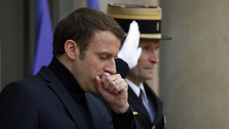 “Ne jemi në luftë”: Macron njofton kufizimet e reja, për të ndaluar përhapjen e coronavirusit