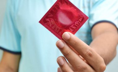 Mungesë e madhe e prezervativit pas mbylljes së fabrikave nga coronavirusi