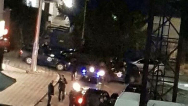 Arrestohen dy shqiptarë dhe një serbe në veri të Mitrovicës, u konfiskohet një pistoletë