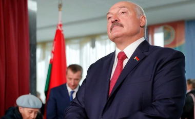 Presidenti i Bjellorusisë u thotë njerëzve të pinë vodka për ta luftuar virusin Covid-19