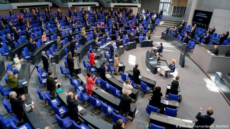 Bundestagu vendosi për paketë miliardëshe në krizën e coronavirusit