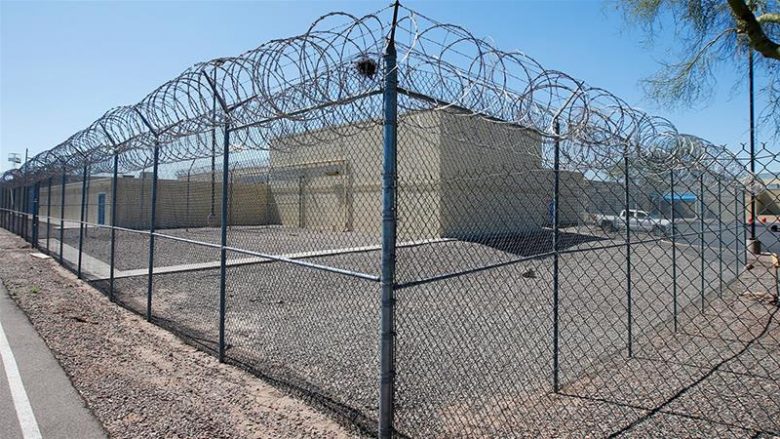 Disa shtete të SHBA-së lirojnë të burgosurit “me rrezik të ulët”, për shkak të frikës së coronavirusit