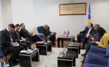 Ministrja britanike Morton mirëpret heqjen e pjesshme të taksës për mallrat nga Serbia dhe Bosnja